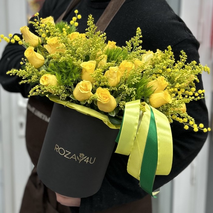 Композиция из роз и мимозы Солнечный День
