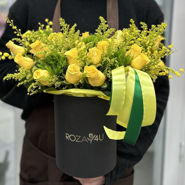 Композиция из роз и мимозы Солнечный День