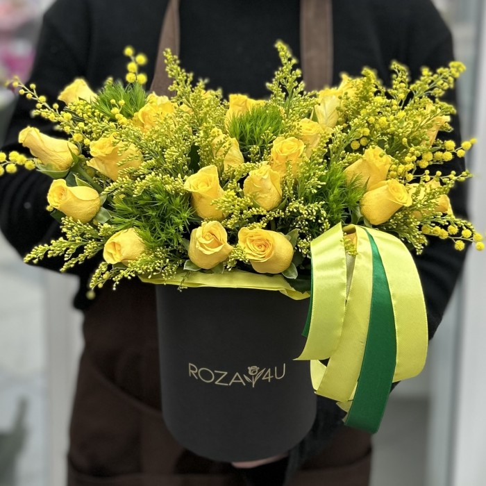Композиция из роз и мимозы Солнечный День