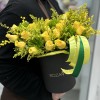 Композиция из роз и мимозы Солнечный День