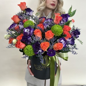 Букет дня в коробке с розами Магия чувств