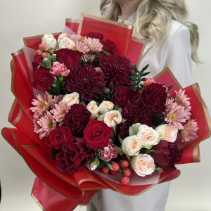 Букет дня с розами Бордовое настроение