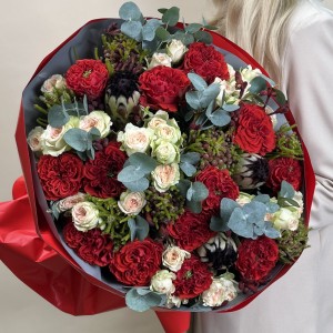 Букет дня  с розами Дивный день