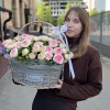 15 кустовых пионовидных роз Джелатто в корзине