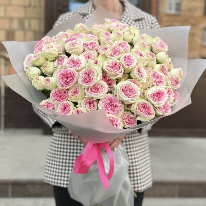 25 кустовых пионовидных роз Джелатто 50 см