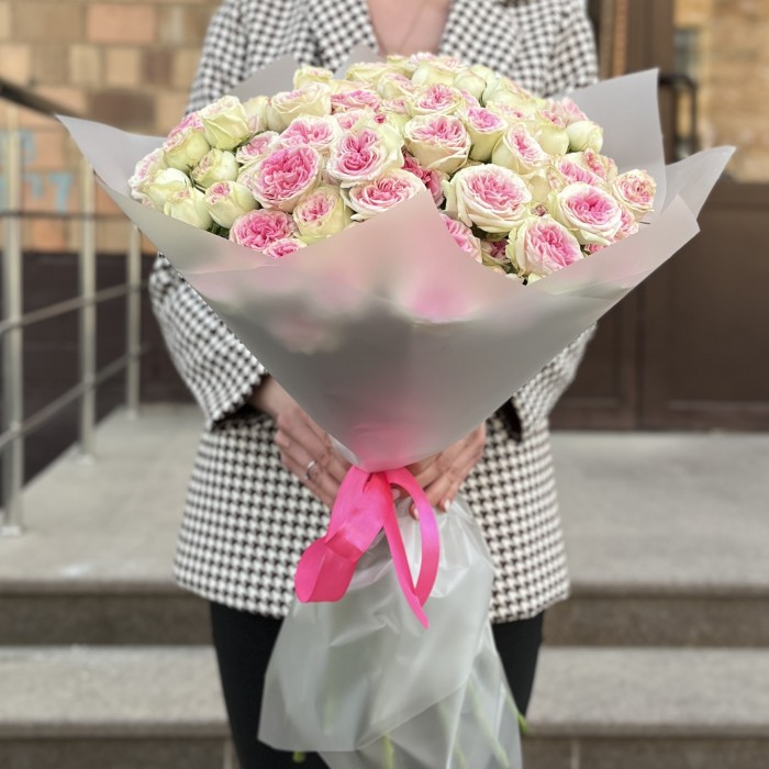 25 кустовых пионовидных роз Джелатто 50 см