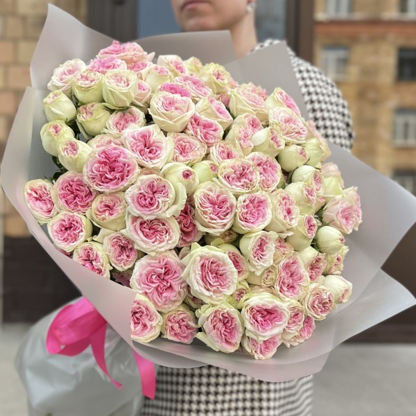 25 кустовых пионовидных роз Джелатто 50 см