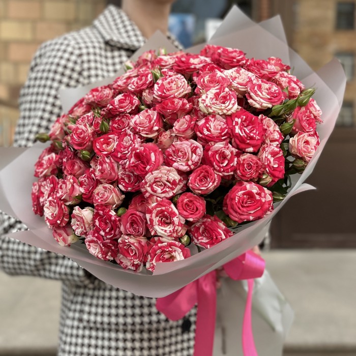 25 кустовых роз Файрворкс 40 см