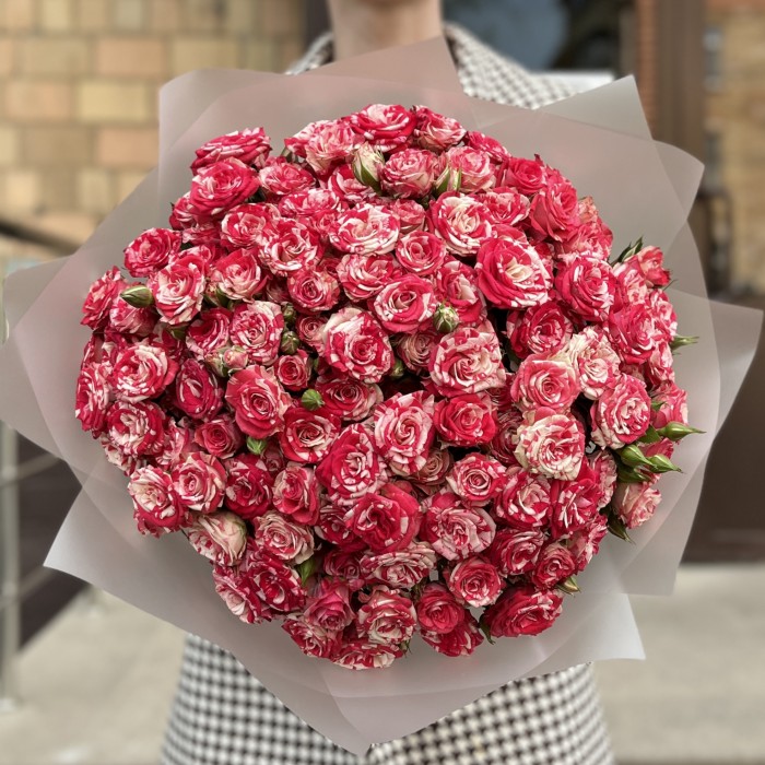 25 кустовых роз Файрворкс 40 см