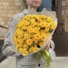 25 желтых кустовых роз Еллоу Бейби 40 см