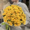 25 желтых кустовых роз Еллоу Бейби 40 см
