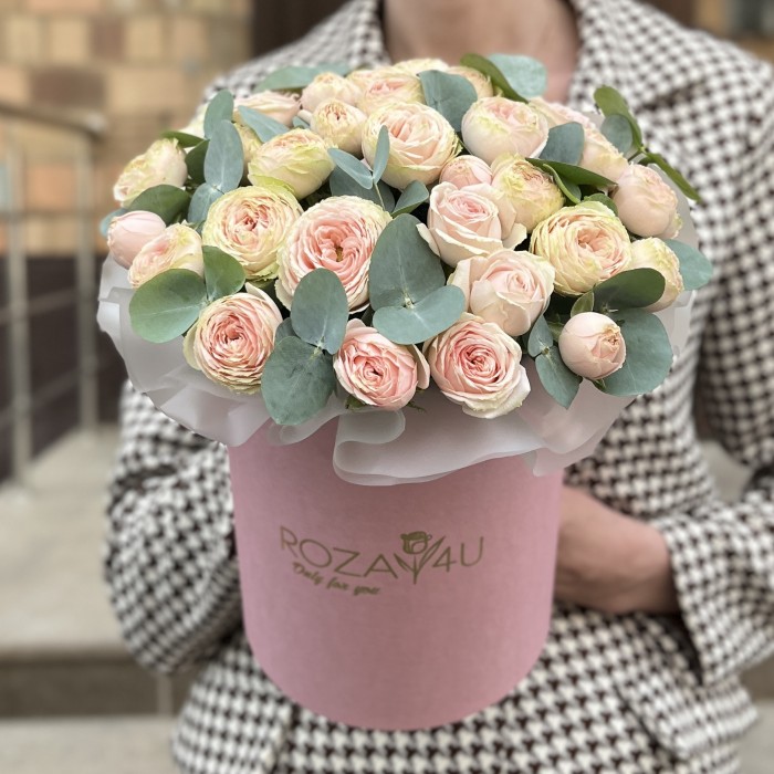 7 кустовых пионовидных роз Свит Джелатто в коробке