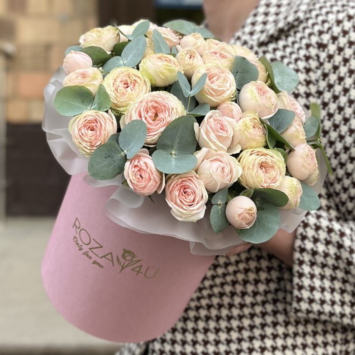 7 кустовых пионовидных роз Свит Джелатто в коробке