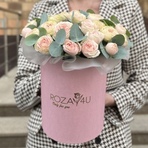 7 кустовых пионовидных роз Свит Джелатто в коробке