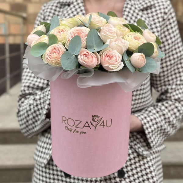 7 кустовых пионовидных роз Свит Джелатто в коробке