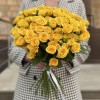 Желтая кустовая Роза Еллоу бейби 40 см