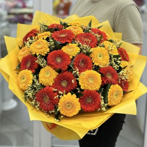 Букет из оранжевых и желтых гербер