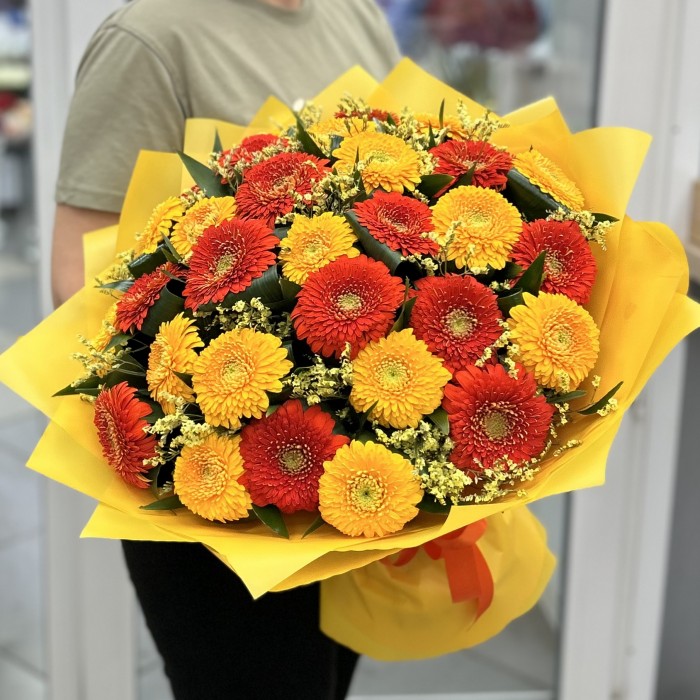 Букет из оранжевых и желтых гербер