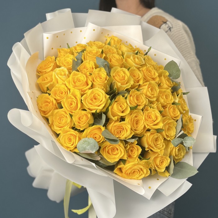 51 желтая роза на Золотую свадьбу