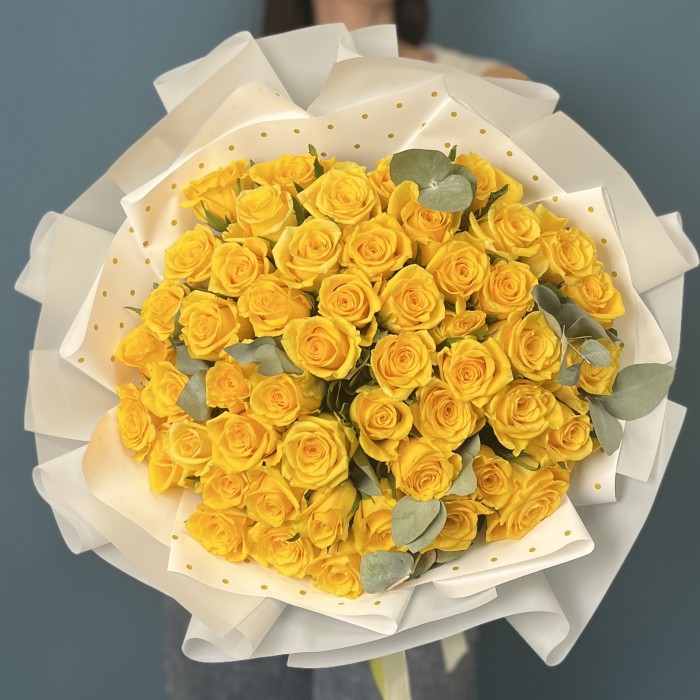51 желтая роза на Золотую свадьбу