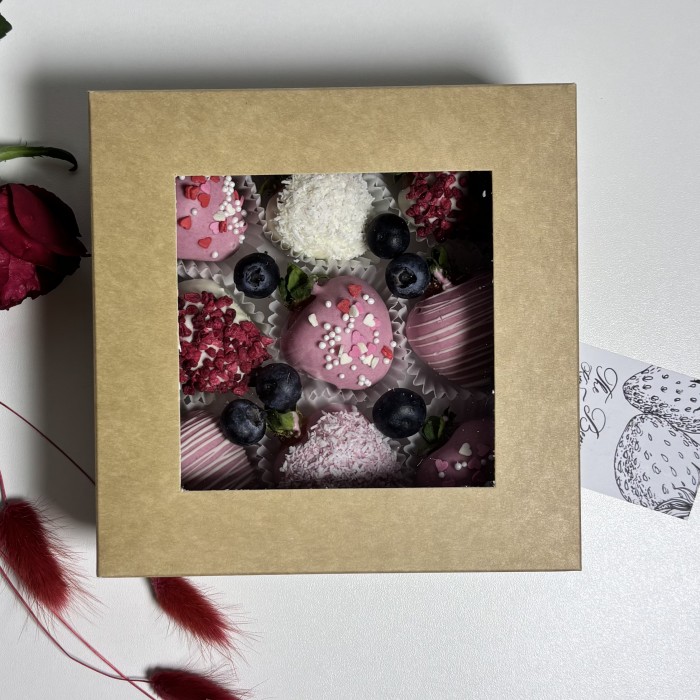 Клубника в шоколаде c голубикой 9 штук