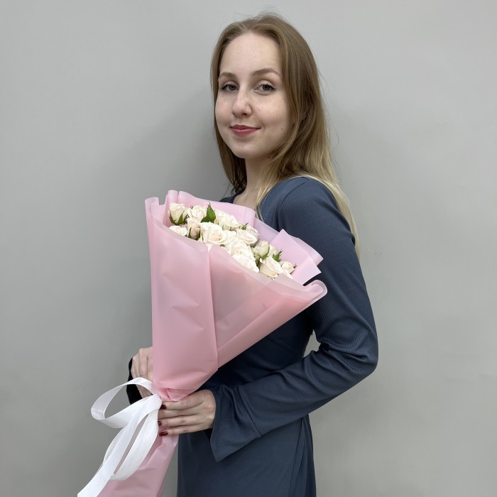 9 кустовых роз Роял Порцелина 50 см