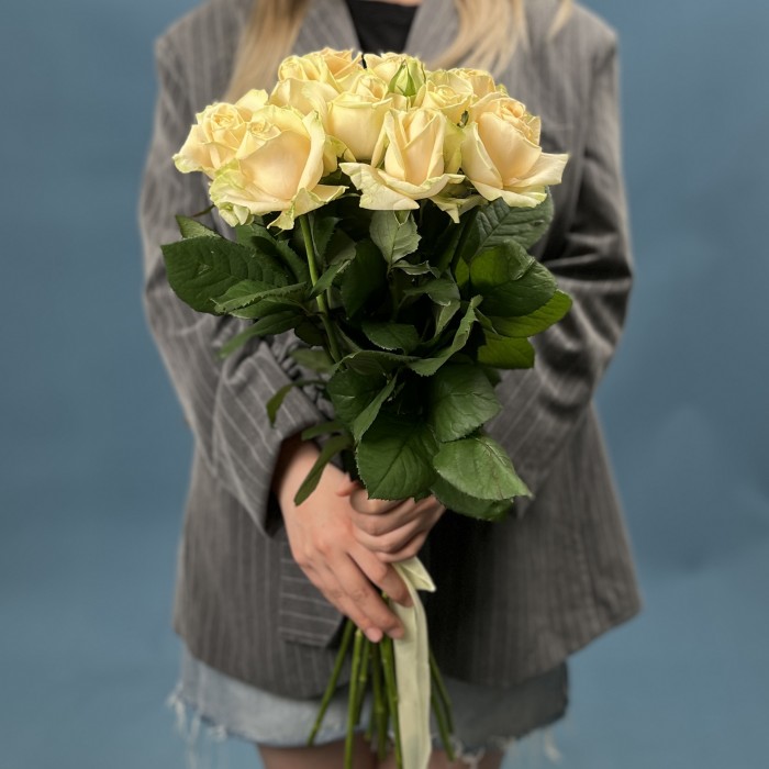 11 персиковых роз Пич Аваланш 60 см