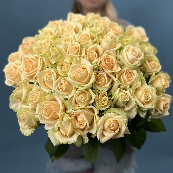 45 роз пич Аваланш 70 см