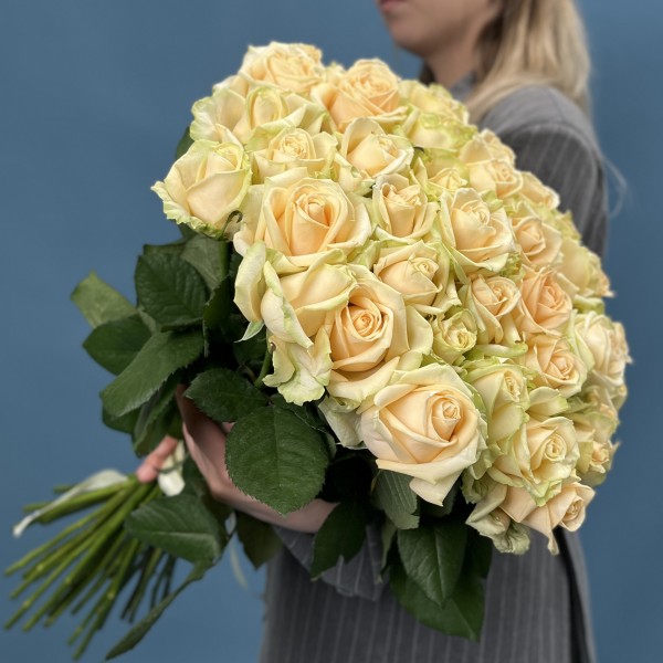 45 роз пич Аваланш 70 см