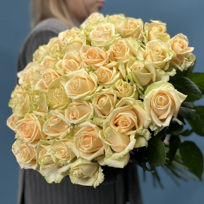 45 роз пич Аваланш 70 см