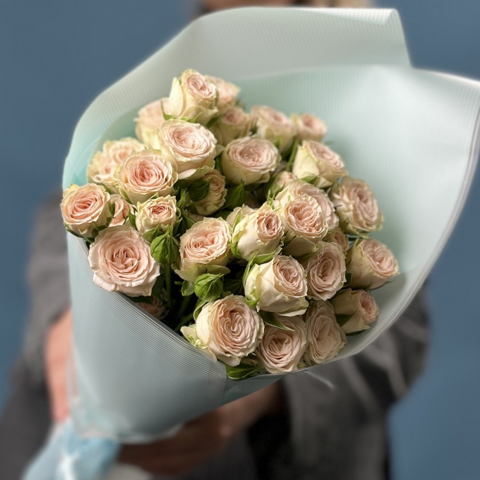 7 кустовых кремовых роз Рослин 40 см