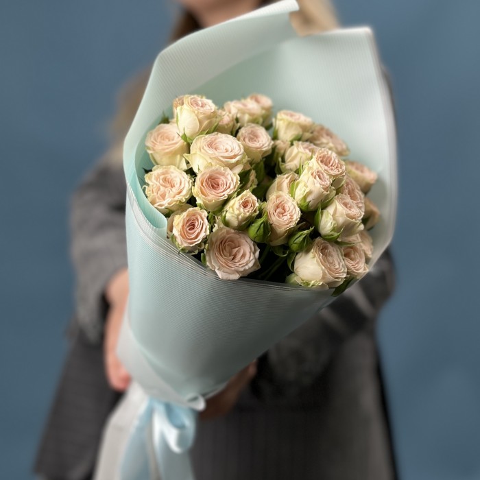 7 кустовых кремовых роз Рослин 40 см