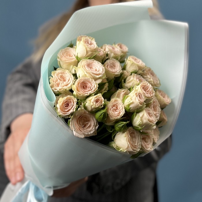 7 кустовых кремовых роз Рослин 40 см