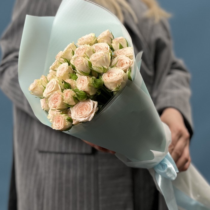 7 кустовых кремовых роз Рослин 40 см