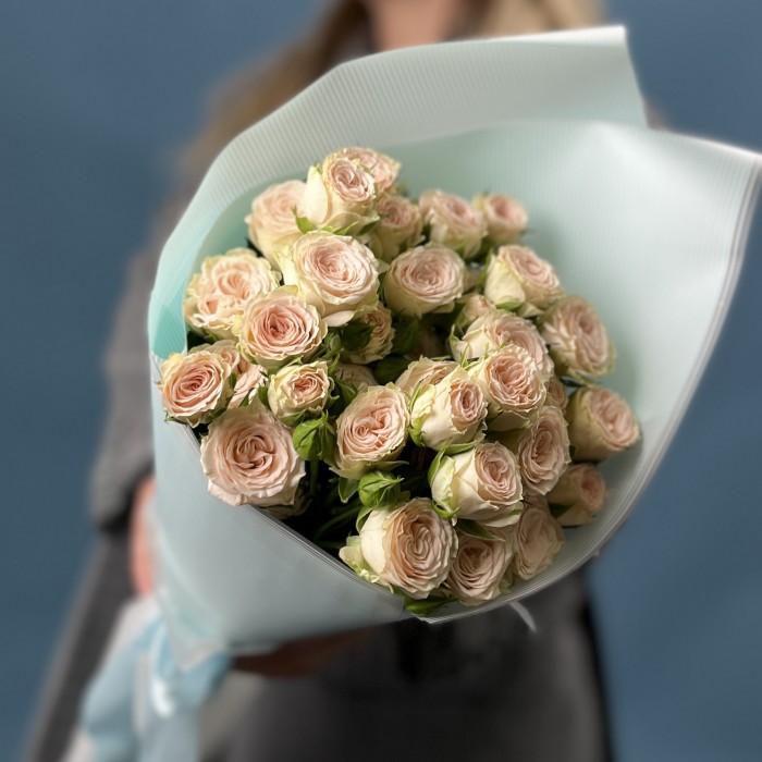 7 кустовых кремовых роз Рослин 40 см