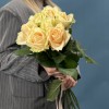 7 персиковых роз Пич Аваланш 60 см