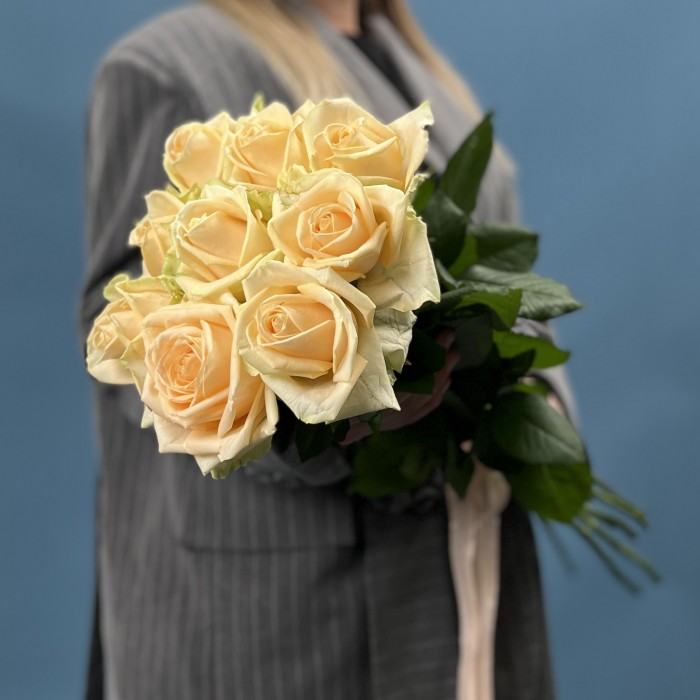 9 персиковых роз Пич Аваланш 60 см