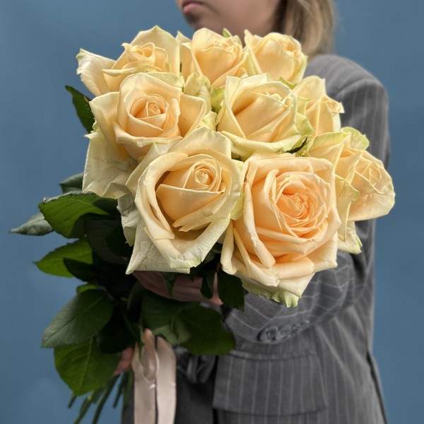 9 персиковых роз Пич Аваланш 60 см