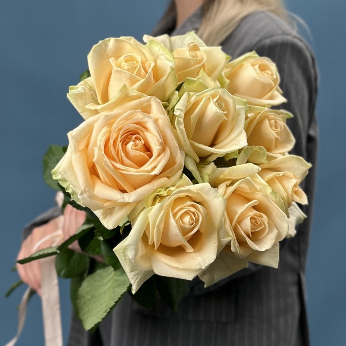 9 персиковых роз Пич Аваланш 60 см