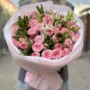Дуэт кустовых роз с альстромерией