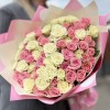 Дуэт розовых и белых кустовых роз