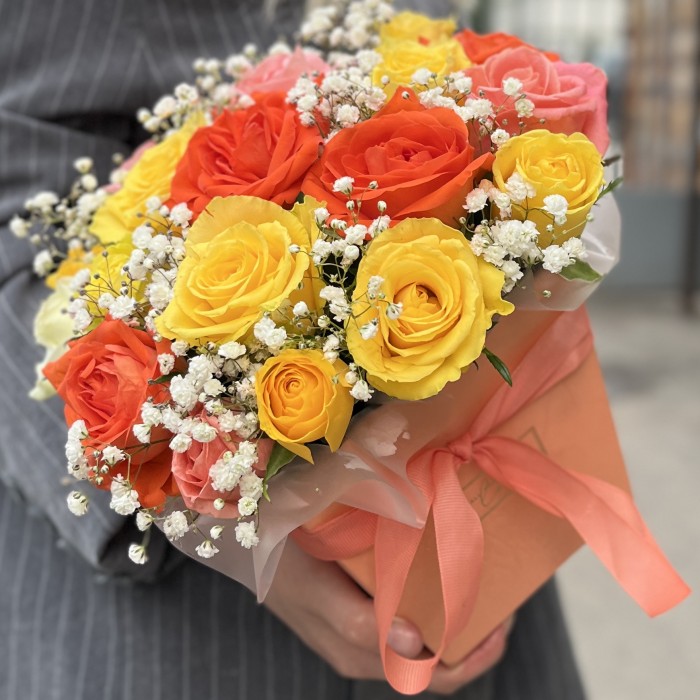 Яркая композиция в коробке