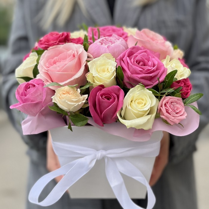 Нежная композиция из роз  в коробке