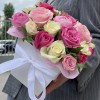 Нежная композиция из роз  в коробке