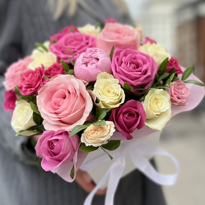 Нежная композиция из роз  в коробке