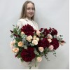 Настольная композиция красно-кремовая с розами