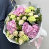 Сборный букет с розовой гортензией и гвоздикой