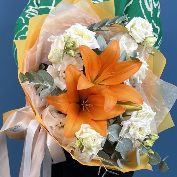 Букет подруге на день рождения с лилией