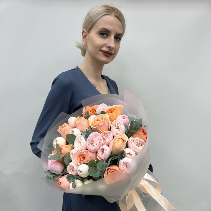Сборный букет из роз Сливочный пломбир