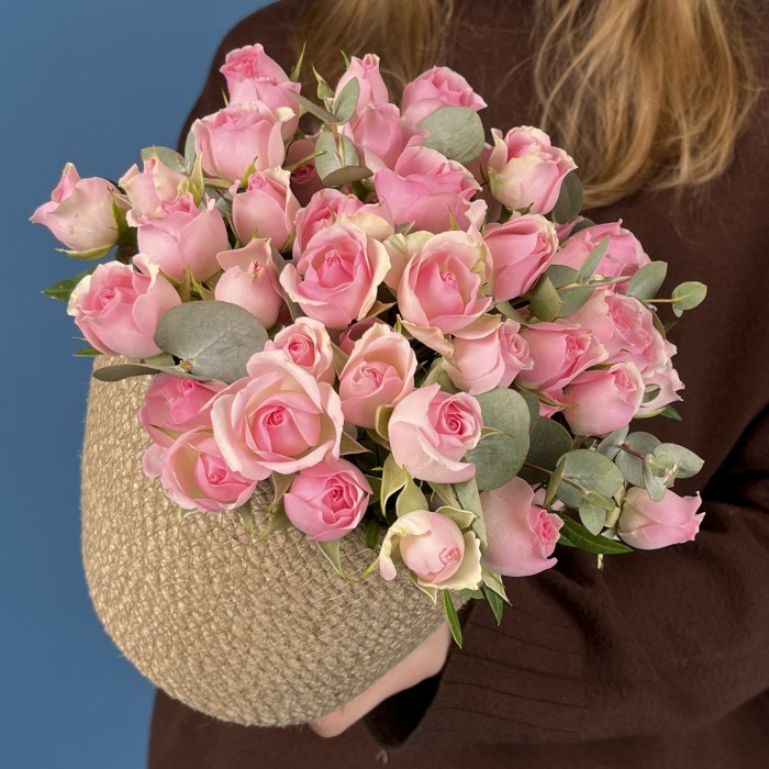 15 розовых кустовых роз Динара в кашпо